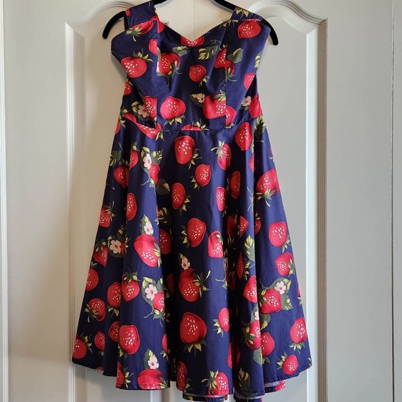 Strawberry 1950s Vintage Inspired Halter Picnic Party Dress - Picture 4 of 6